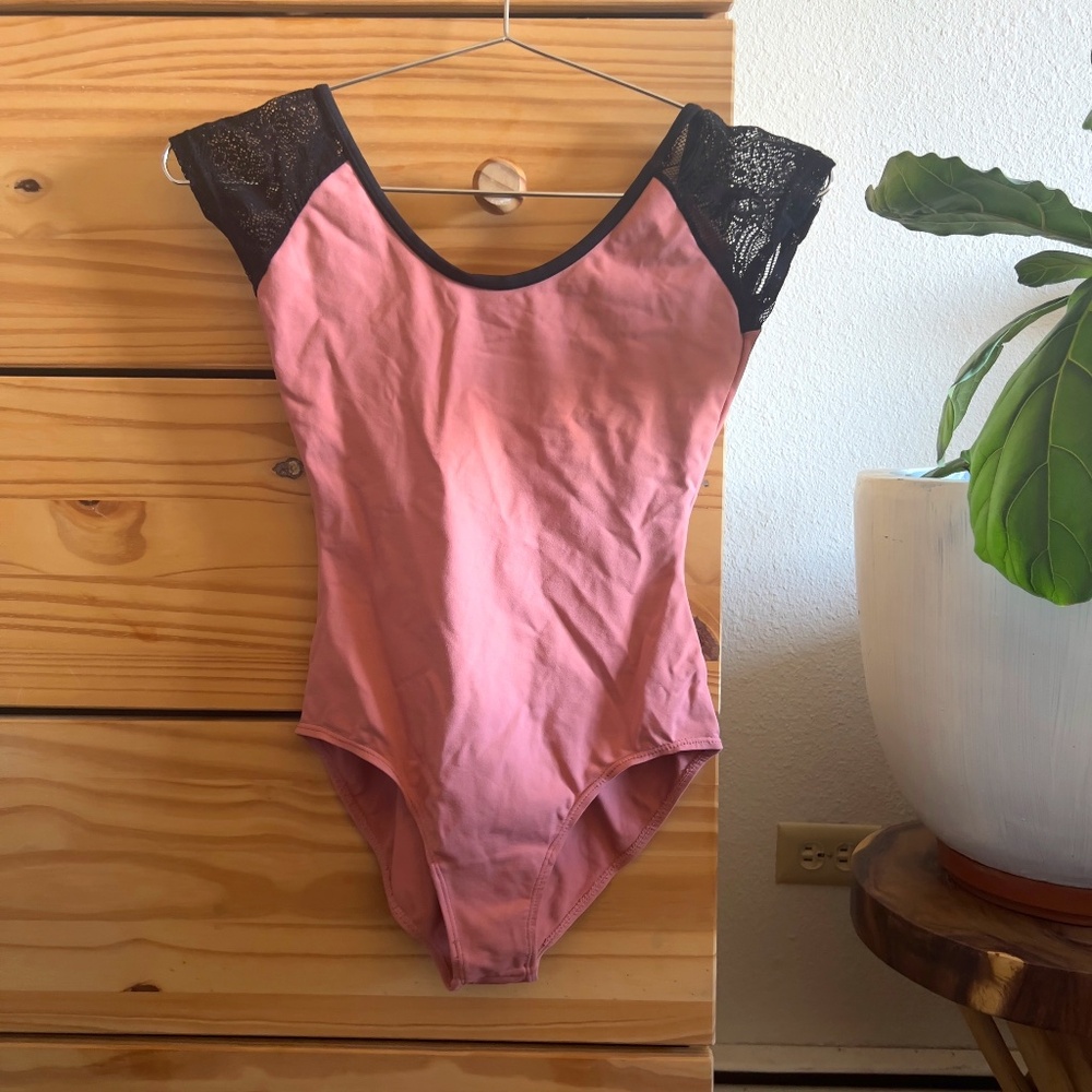 Peach & black lace cap sleeve leotard - small